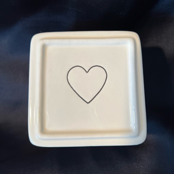 Rae Dunn Heart Artisan Collection Trinket Box - Picture 2 of 10